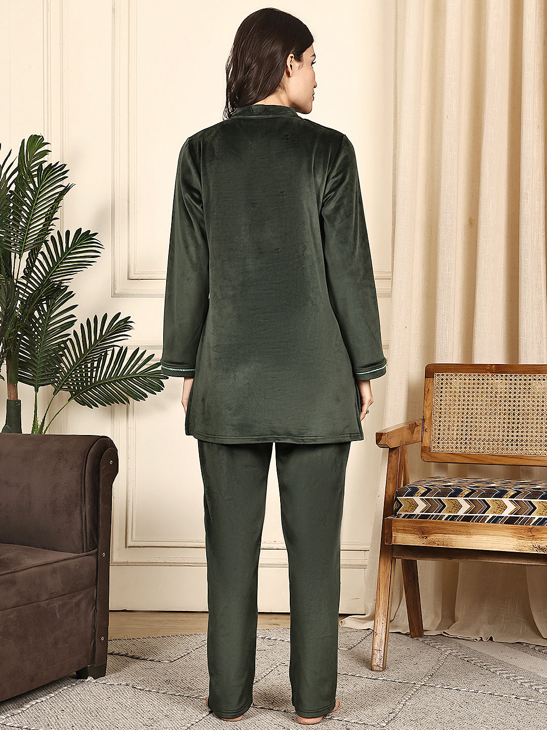 MJKAW25509A - Velour