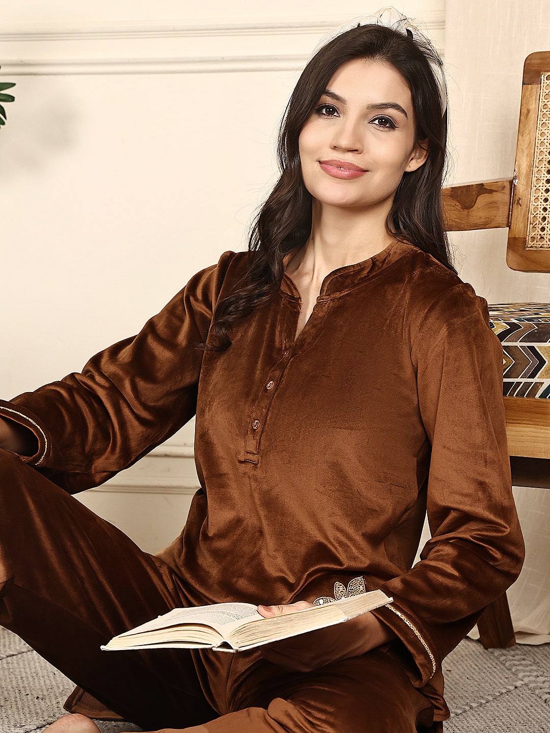 MJKAW25509B - Velour